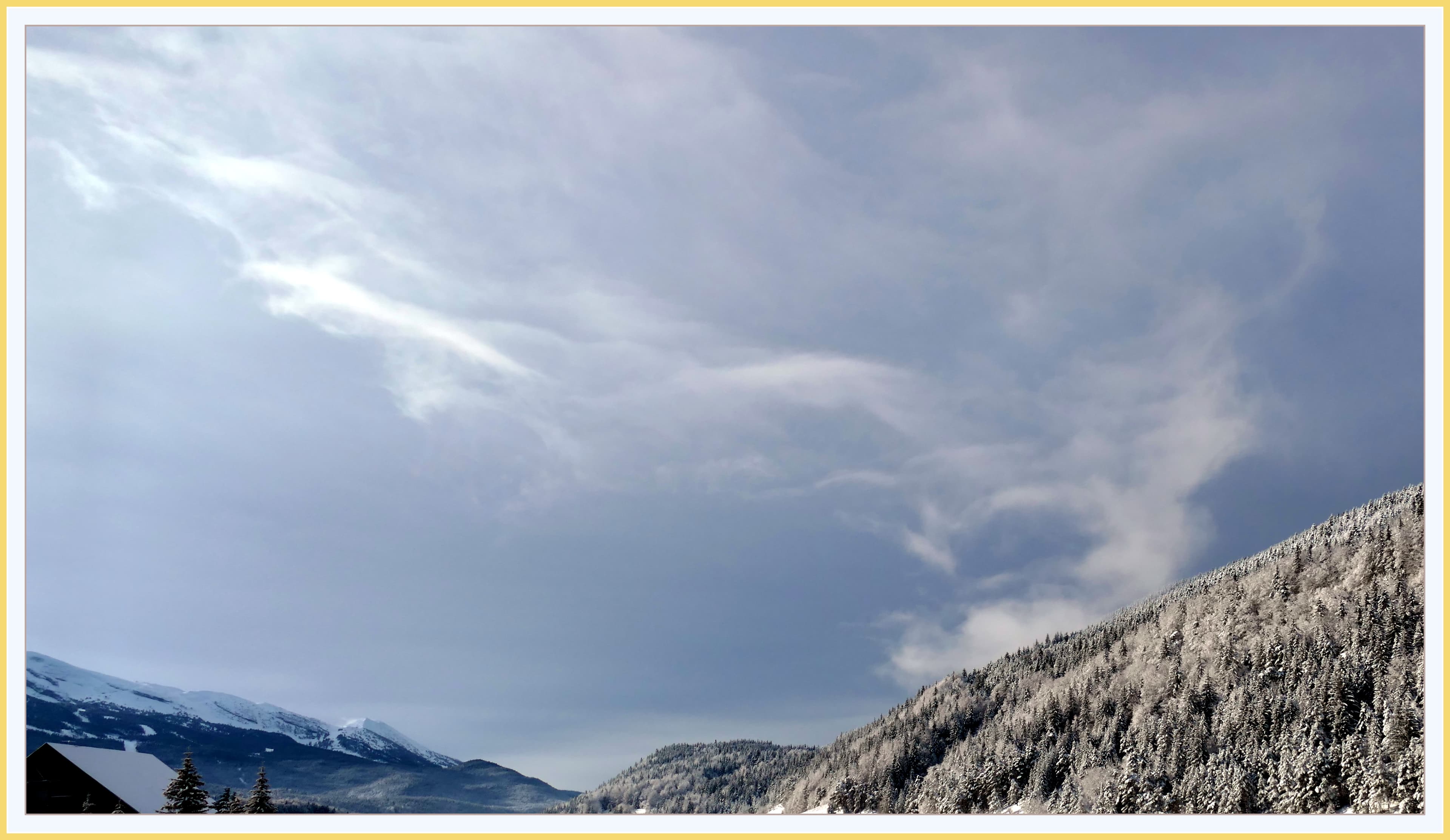 le ciel se couvre rapidement avec formations orographiques éphémères