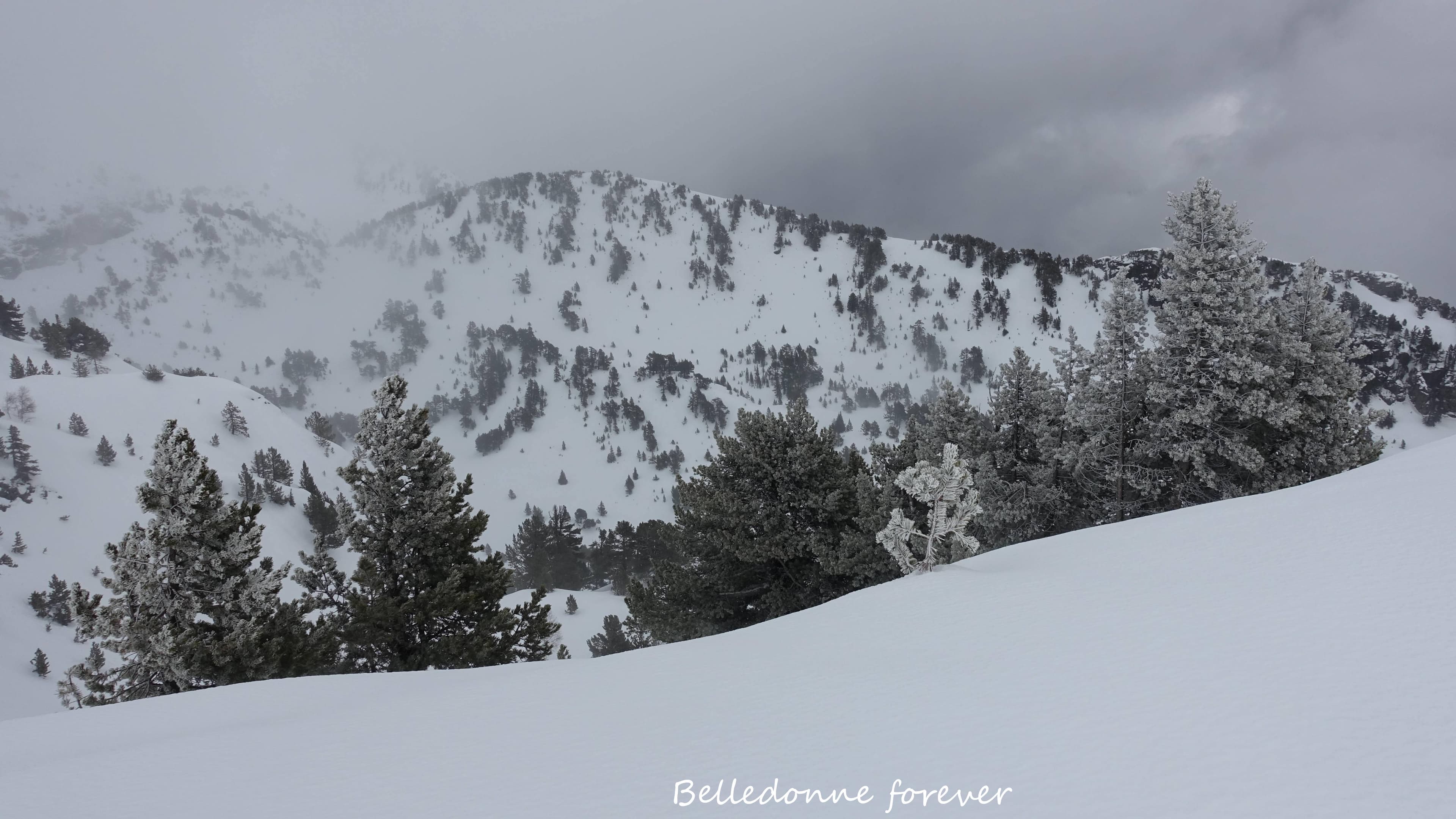 Nuages à partir de 1900m A.P.