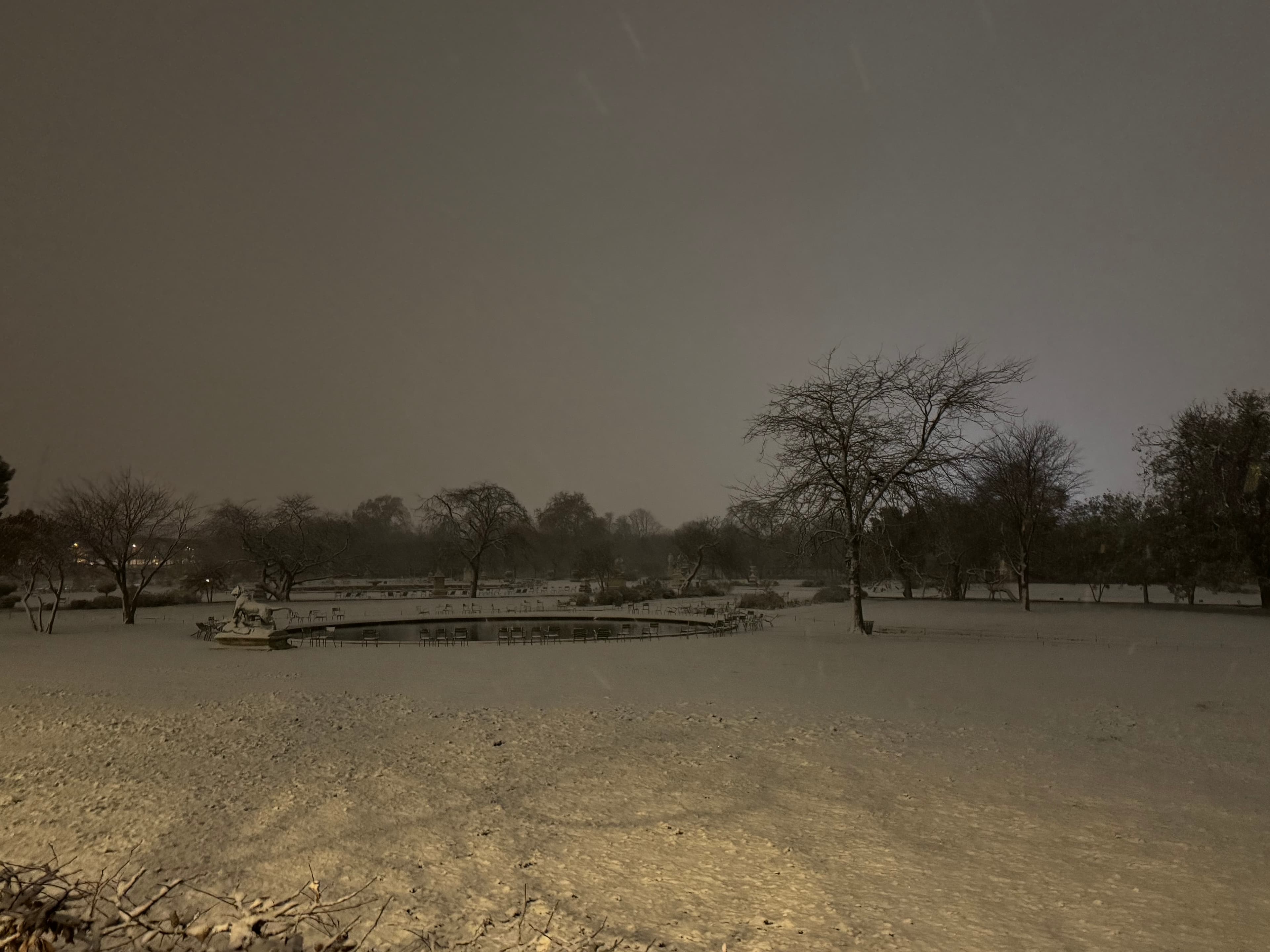 Les tuileries sous la neige