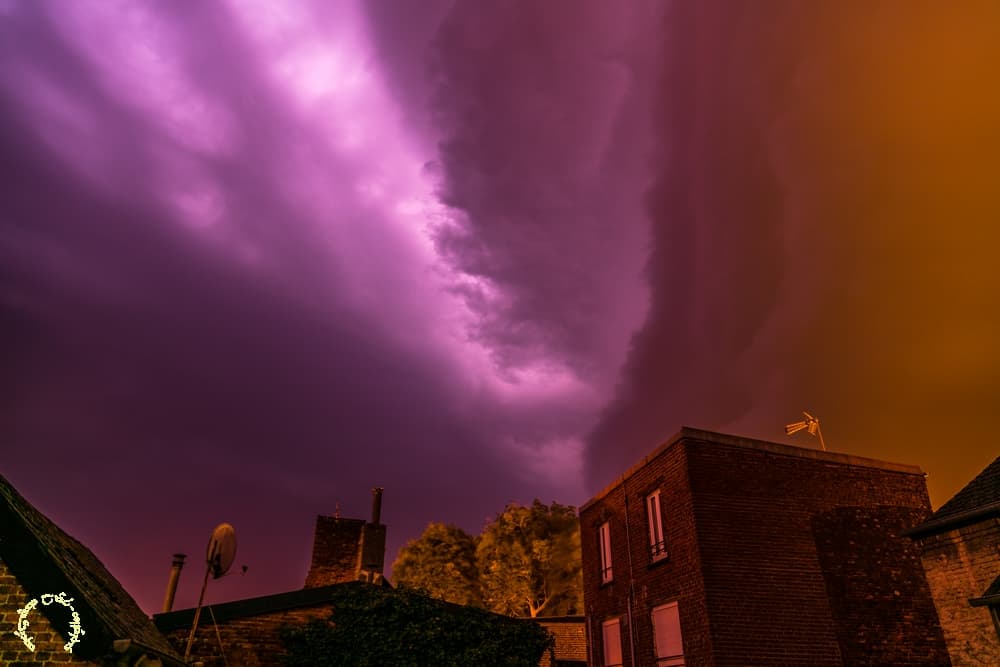 Un monstre arrive...