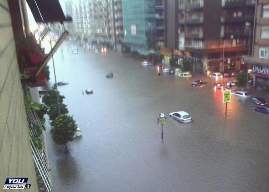 Image d'illustration pour Trombes et violents orages en Italie (Rome)