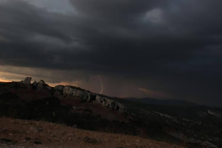 Image d'illustration pour Orages, trombes et possible tornade dans le Sud-Est