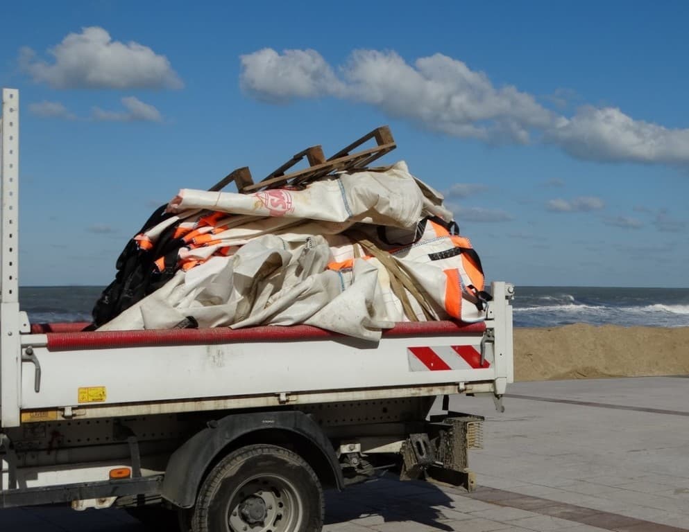 Quand les sacs de sable plient bagages