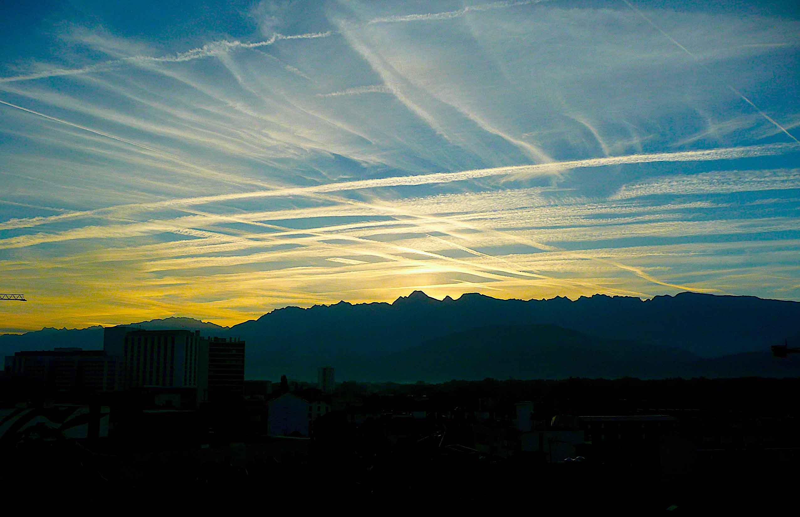Pestilentielle beauté dans le ciel de Grenoble sur Belledonne
