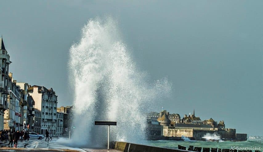 Image d'illustration pour Marées d'équinoxe : Quels risques y sont associés ?