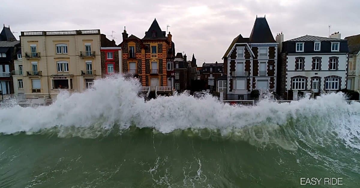 Image d'illustration pour Marées d'équinoxe : Quels risques y sont associés ?