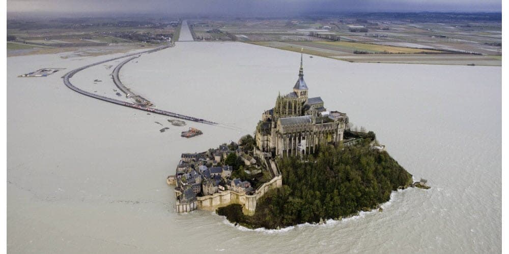 Image d'illustration pour Marées d'équinoxe : Quels risques y sont associés ?